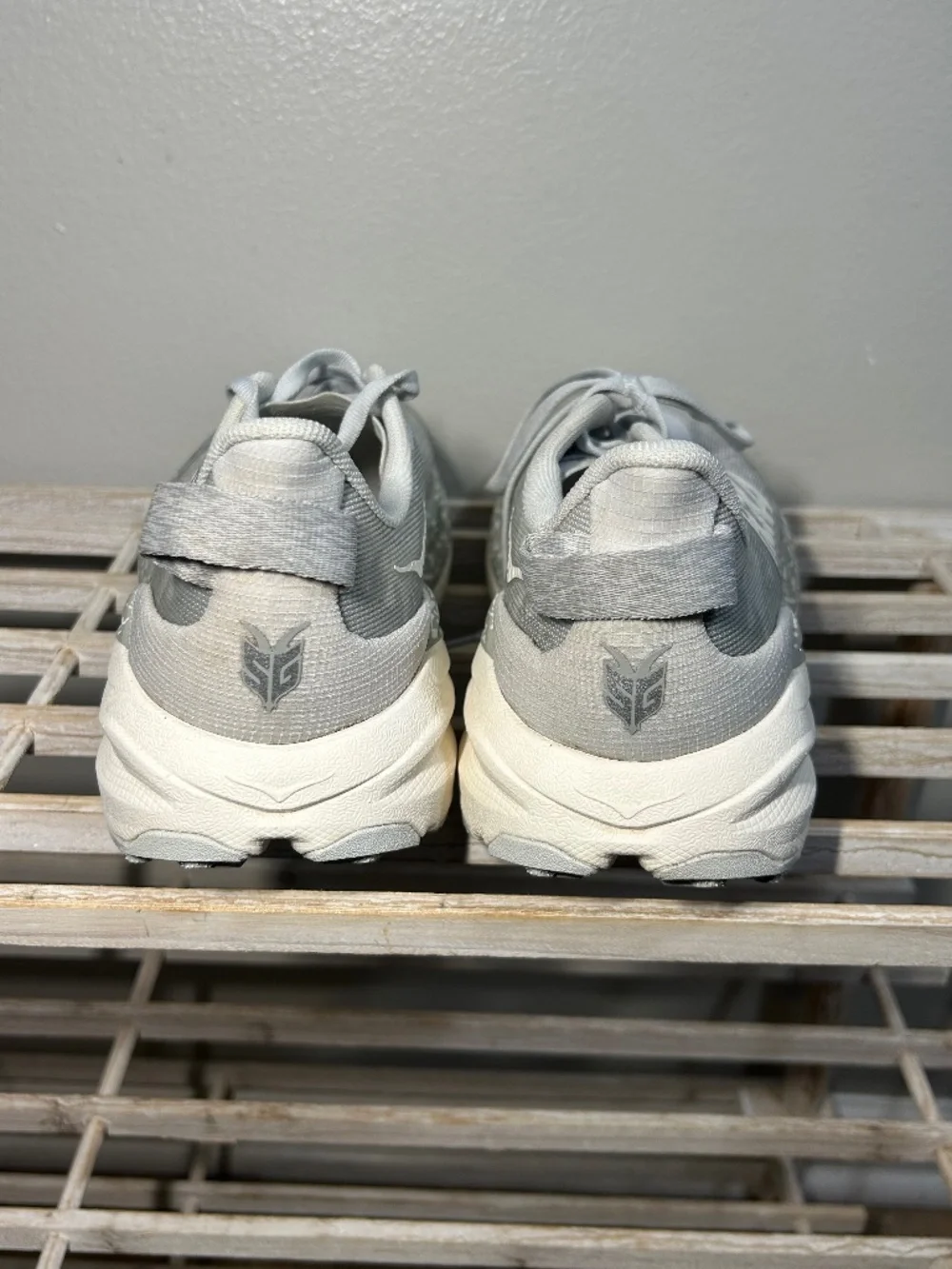Hoka One One Speedgoat 6 Gray Trail Women’s Running Sneaker Shoes Size 8.5